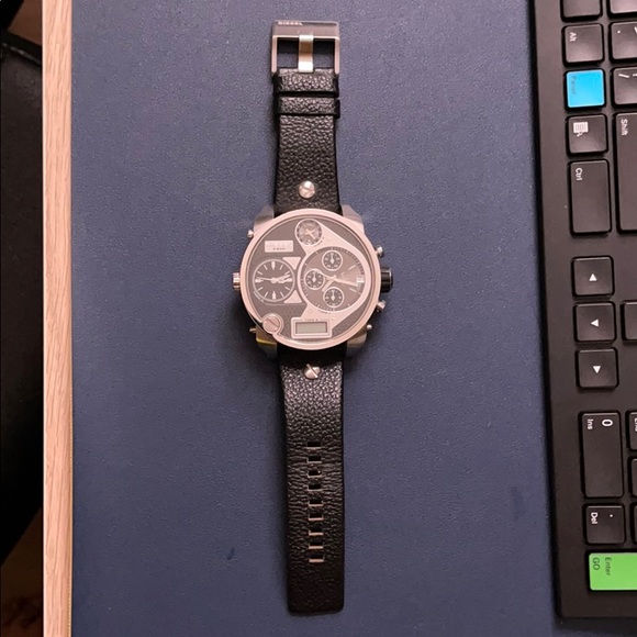 RARE Super Oversized Diesel Watch w Leather Band - Picture 4 of 9